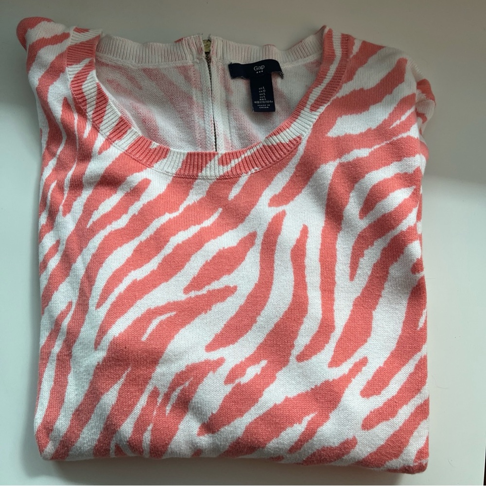 GAP Women's Salmon and White Sweater 3/4 sleeve. size L